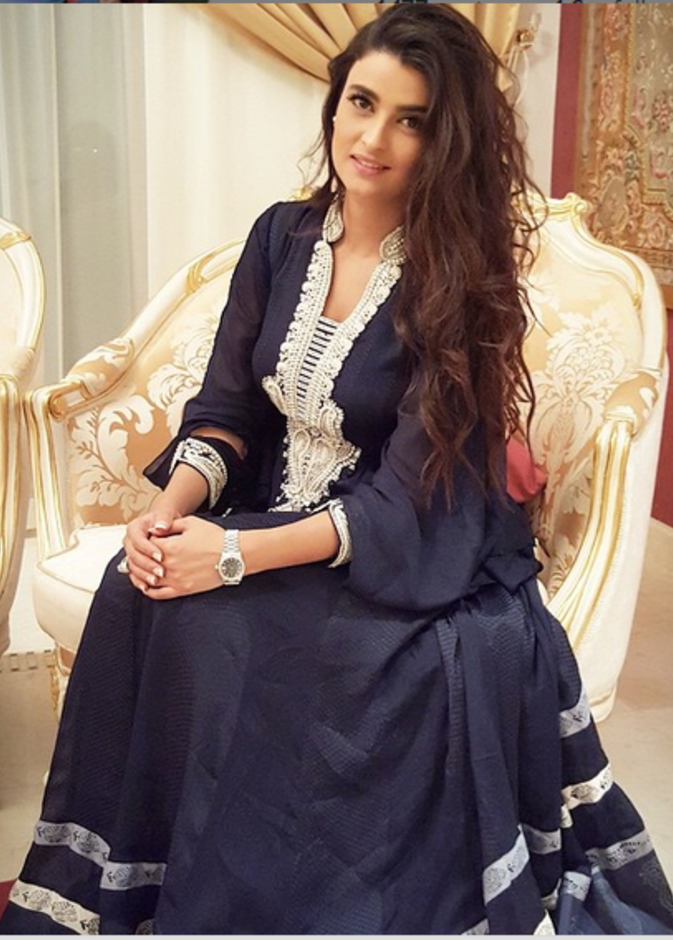 علا الفارس بإطلالة رمضانية مميزة داخل منزلها