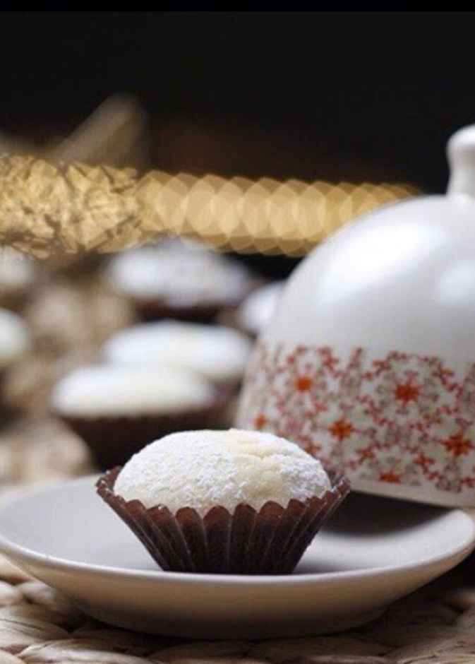 ريم العذل .. شابة سعودية أبدعت في صنع الحلويات والمعجنات