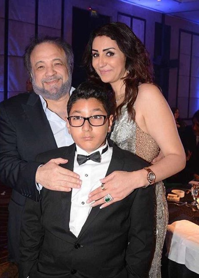 وفاء عامر برفقة زوجها وابنها في حفل زفاف شقيقتها