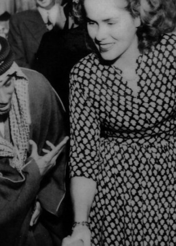 الصورة التي تحتفظ بها التوأمتان منذ 60 عاما