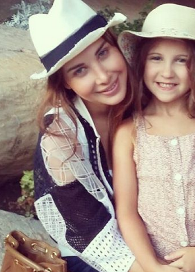 نانسي عجرم مع ابنتها يلا خلال احدى اجازتها