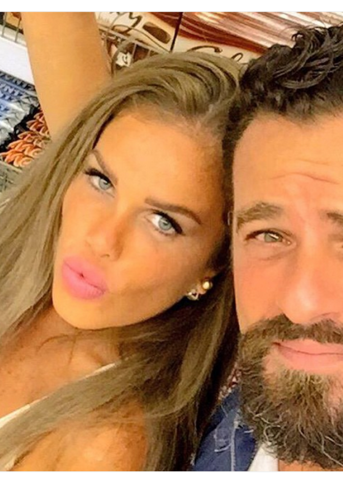 نيكول سابا مع زوجها يوسف الخال بصورة سلفي عفوية