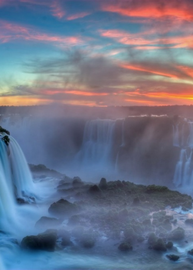 شلالات إجوازو على الحدود البرازيلية الأرجنتينية