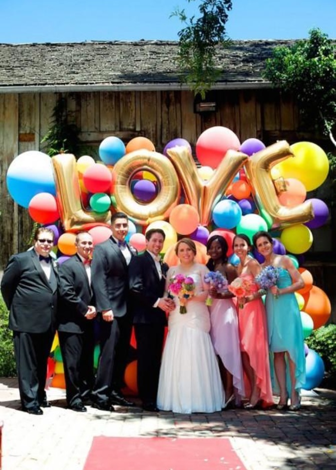 زيني زفافك بالبالونات الكبيرة