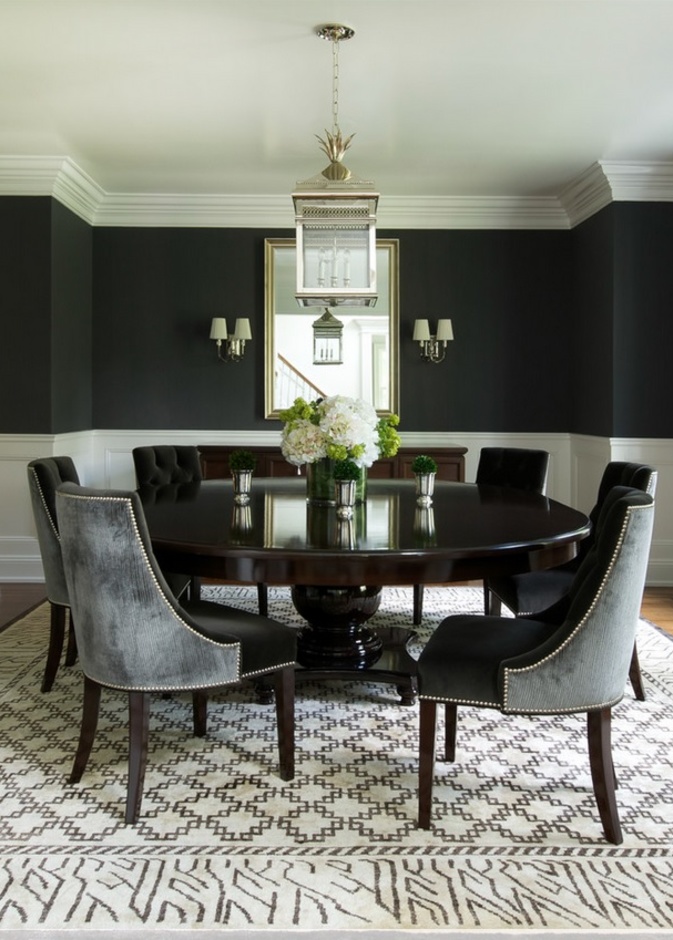 الأسود مع الرمادي و لمسة من الاكسسوارات الفضية