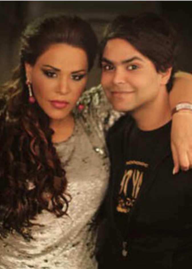 احلام برفقة شقيقها بسام في صورة أرشيفية