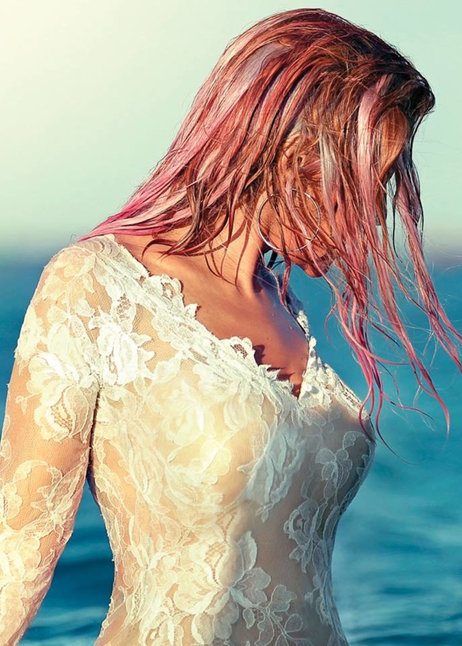 سميرة سعيد بصورة من بوستر البومها عايزة اعيش