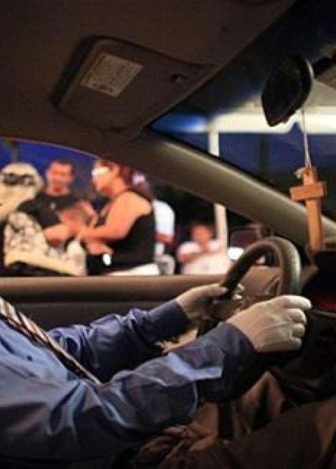 سائق أجرة يقود سيارته إلى مثواه الأخير