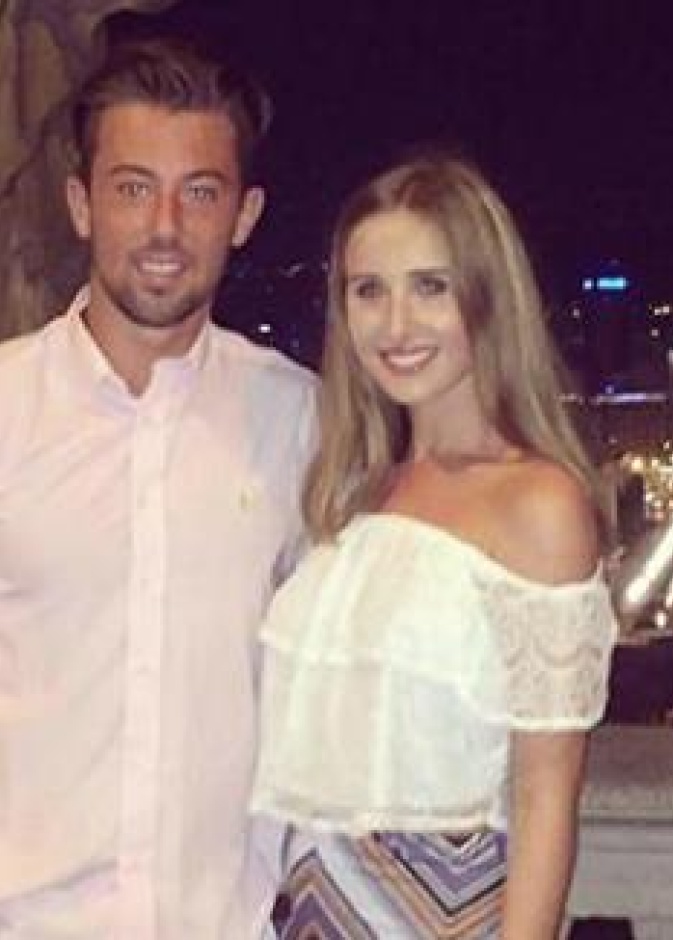 جوش تومسون مع صديقته 