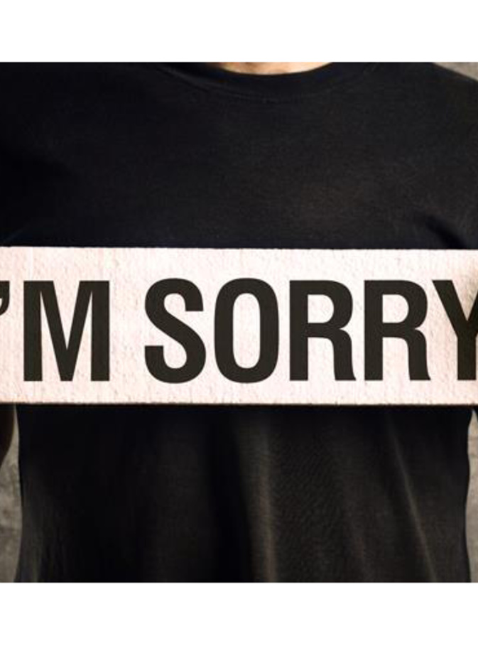 زوج يعتذر لزوجته عبر إعلان في الصحيفة