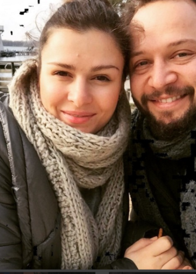  مكسيم خليل وصورة رومانسية مع زوجته