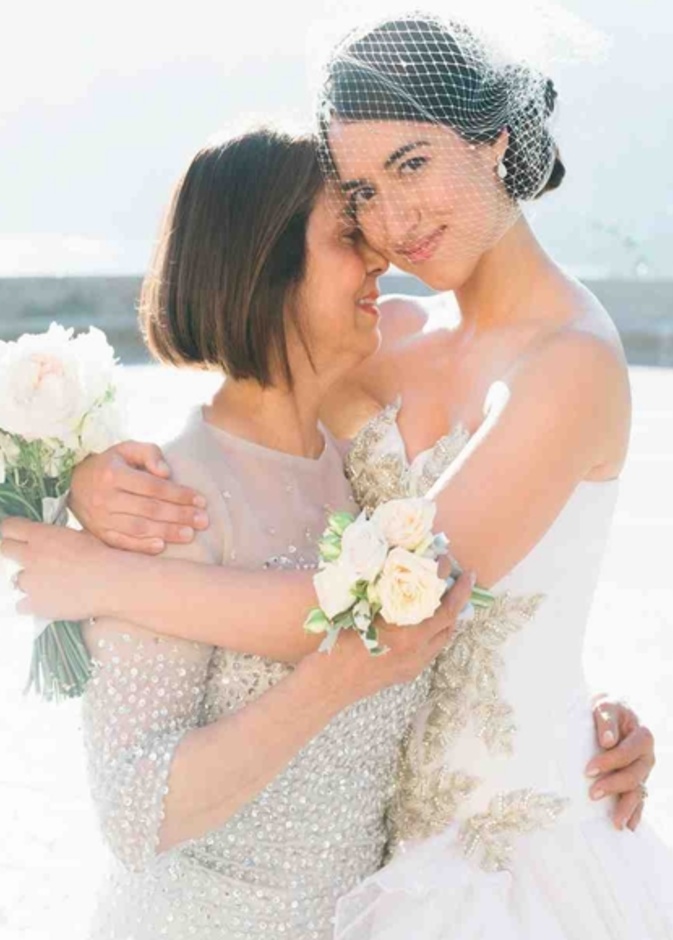 من الطرق المبتكرة لتعليق صور العائلة وتكريمهم في الزفاف