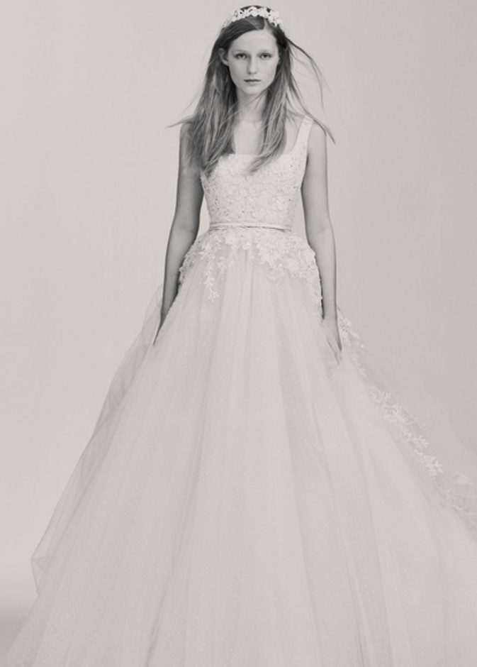 فستان عرس قصير مناسب لعروس قصيرة القامة من ايلي صعب Elie Saab