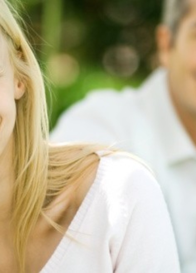 اسرار انجذاب الفتاة الى الرجل الاكبر منها سنا