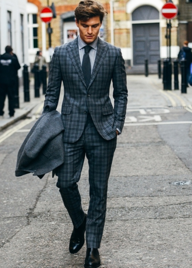 أول ما يلفت نظر المرأة هو أناقة الرجل بالبدلة الرسمية