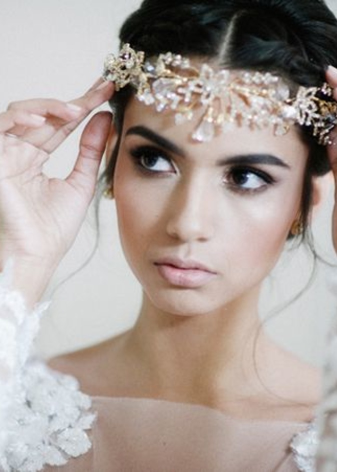 كوني ملكة يوم زفافك مع اكسسوار الشهر