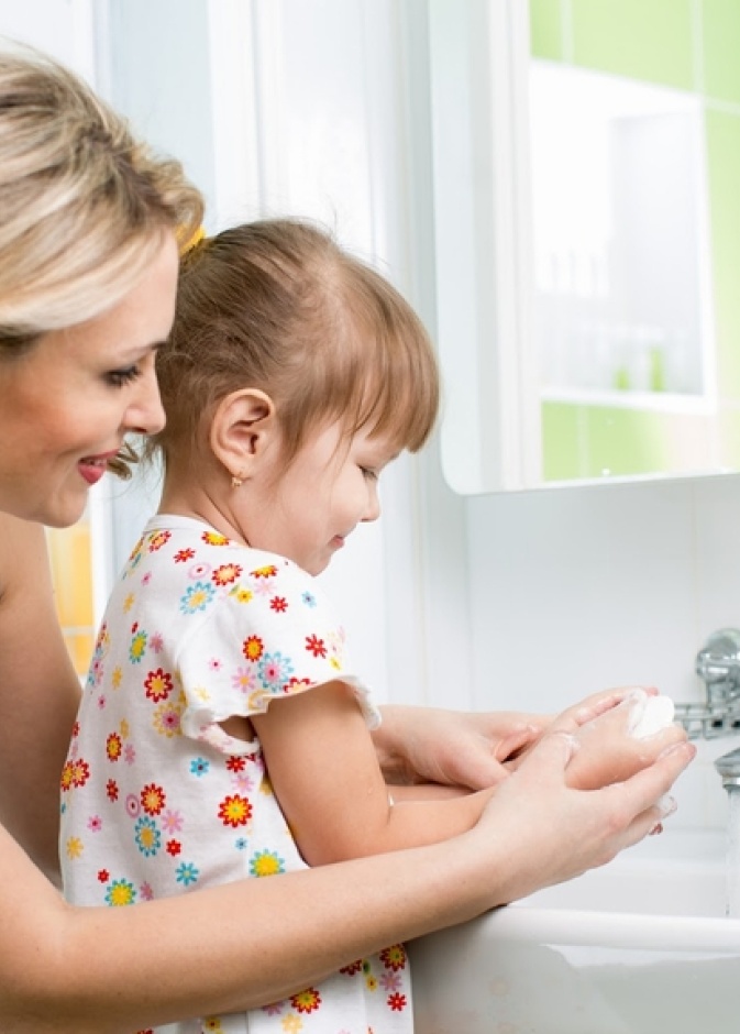 علمي طفلك كيفية انتقال الجراثيم بطرق سهلة وذكية 