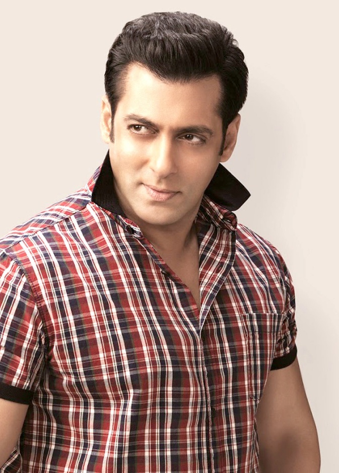 عمر سلمان خان يثير الجدل