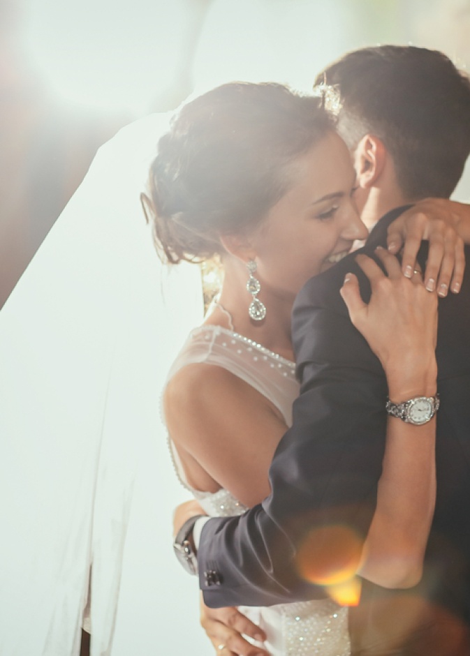 كلام الحب سينعكس على وجهها وعينيها بريقا وتوهجا