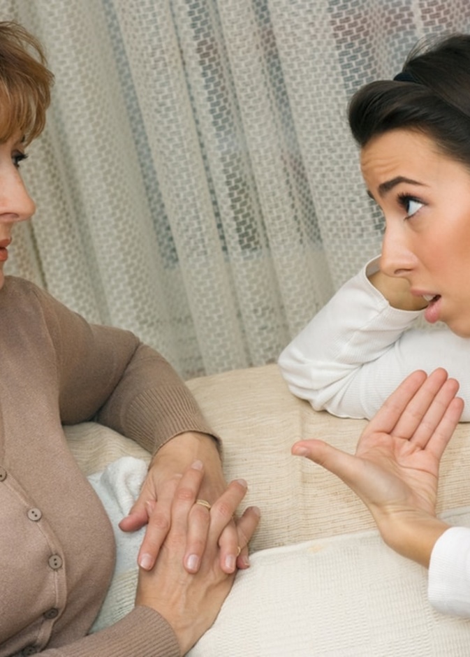 ما هو دور الام نحو ابنتها التي ترى نفسها غير جميلة 