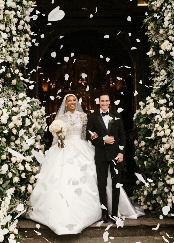 جاسمين توكس بفستان زفاف ملكي من تصميم زهير مراد