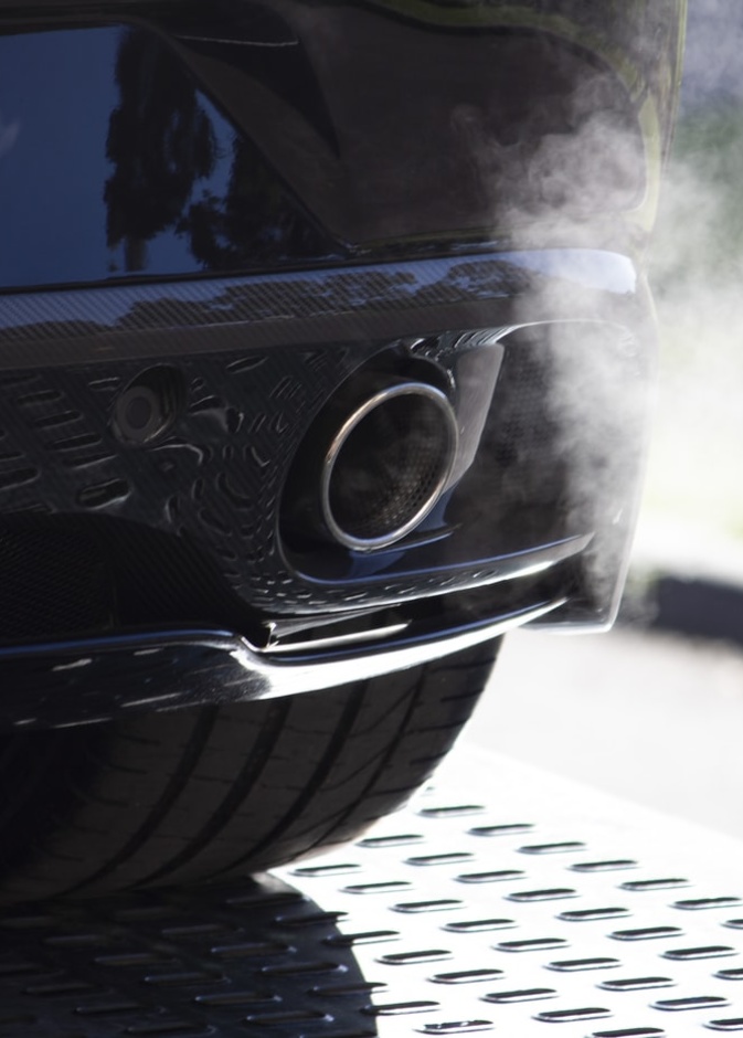 أسباب وحلول خروج الدخان الأسود من عادم السيارة Matt Boitor