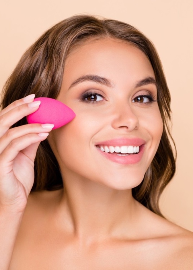 أهمية استخدام إسفنجة المكياج في جميع الأوقات