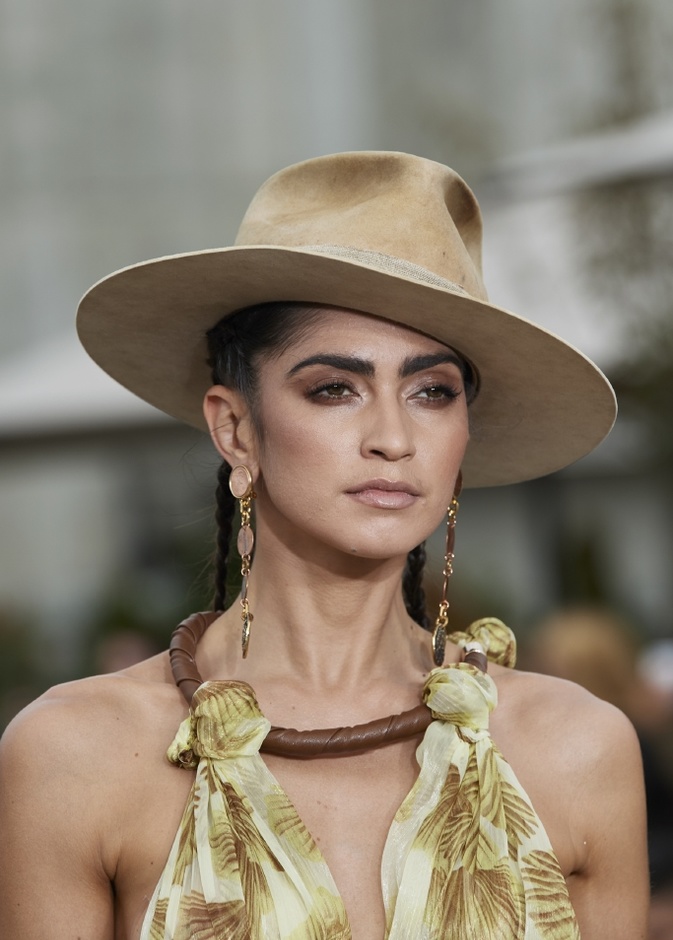 اجمل رسمات عيون برونزية جريئة من وحي Bronx and Banco