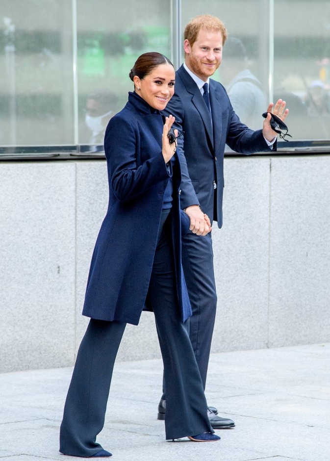 اطلالات ميغان ماركل بمعطف ساحر من توقيع Emporio Armani