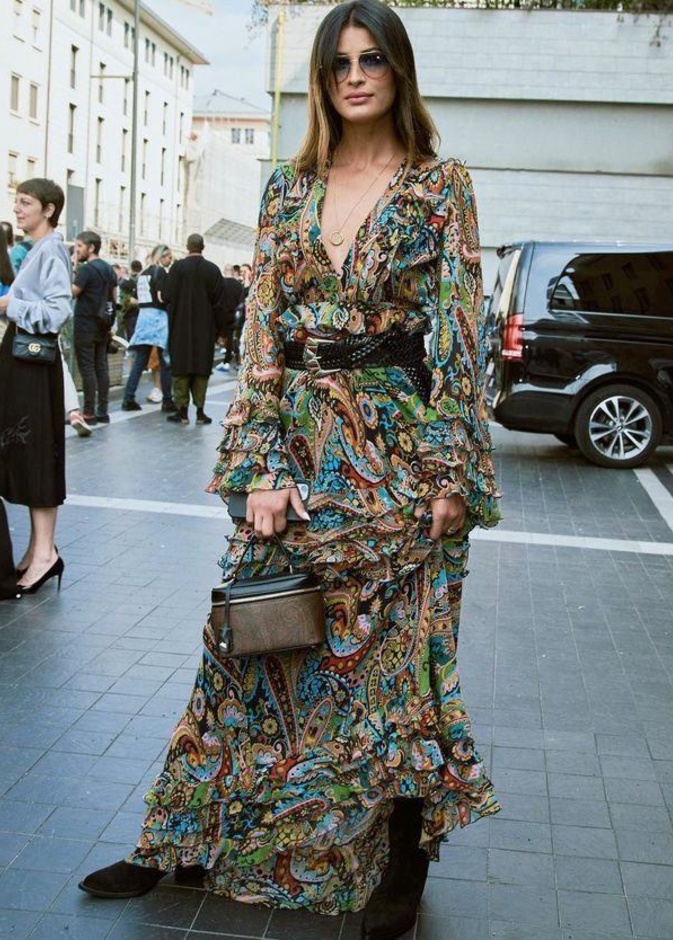 اطلالة ريم السعيدي بفستان منقوش مع الكشكش من Etro