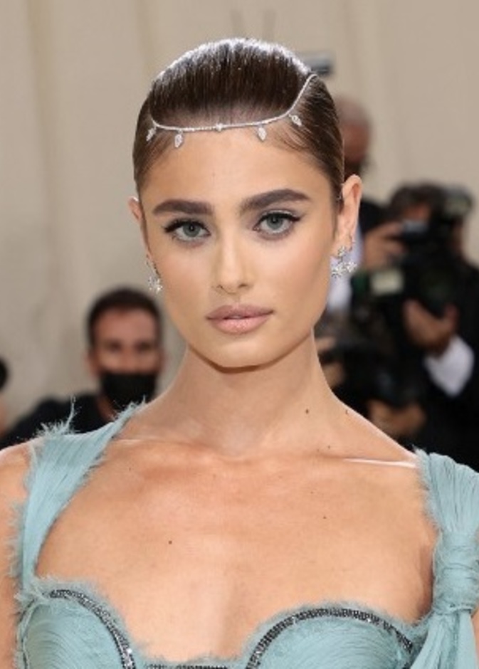 العارضة والممثلة تايلور هيل Taylor Hill بمجوهرات ديفيد يورمان David Yurman