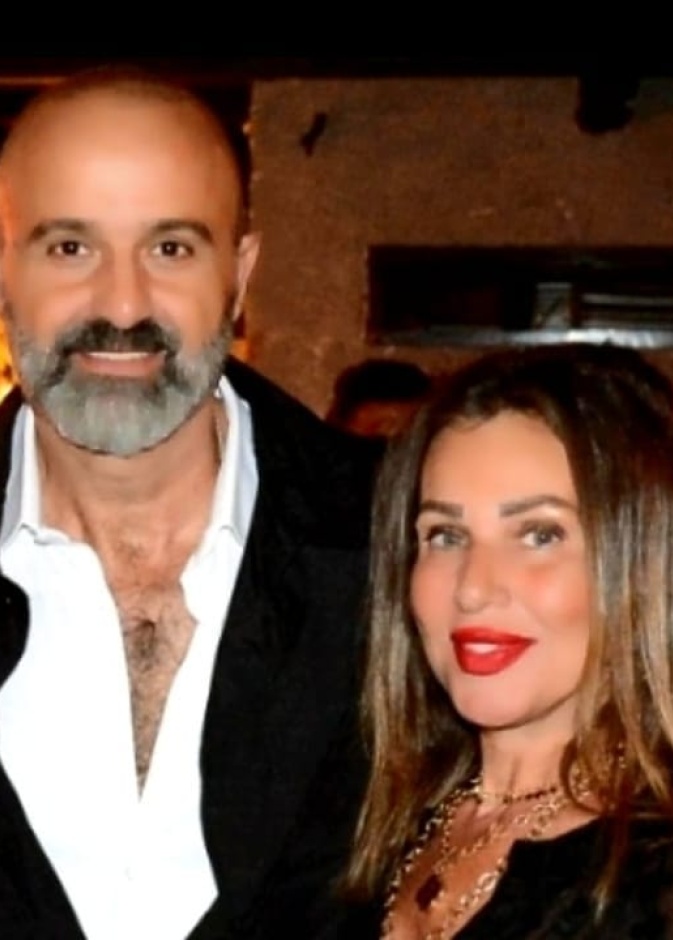 الفنان ايمن عزب مع زوجته المذيعة نيفين عادل- انستغرام عزب