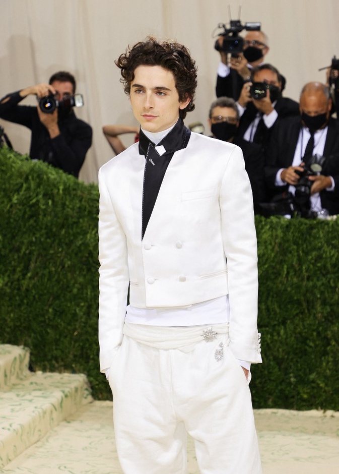 الممثل تيموتي شالاميه Timothée Chalamet بمجوهرات كارتييه Cartier