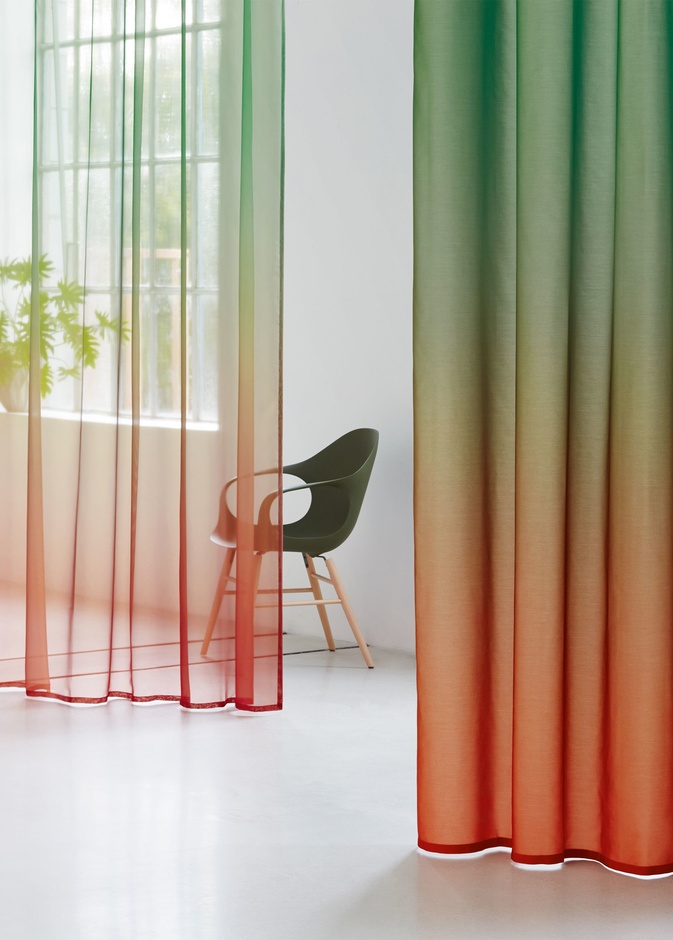 تصاميم ستائر بألوان مبهجة