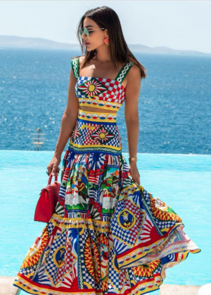 اطلالات صيفية للصبايا مستوحاة من مهيرة عبد العزيز