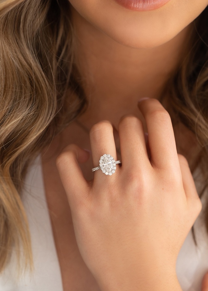  نصائح لجعل خاتم خطبتك يبدو أكبر حجما مما هو عليه