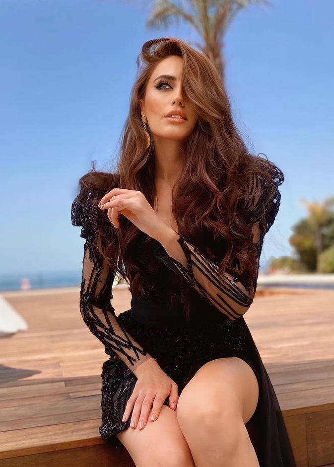 خطفت إطلالة سيلين غانش الأنظار بفستان سهرة من تصميم داليدا عياش