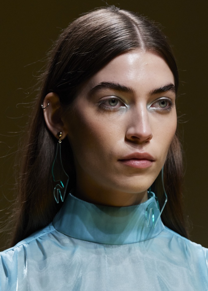 أحدث صيحات مكياج ملفتة لربيع 2022 مع نهاية أسبوع الموضة في ميلانو