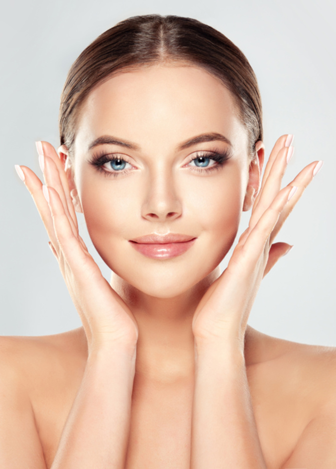 حيل بسيطة للتخلص من انتفاخ الوجه في الصباح