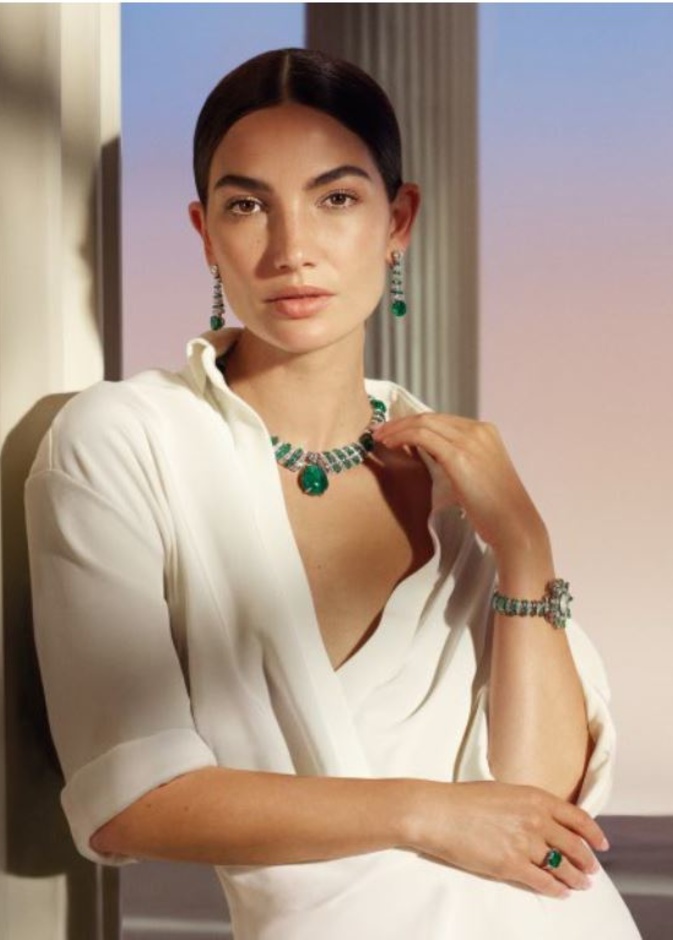 عارضة الأزياء ليلي الدريدج بمجوهرات بولغري Bvlgari
