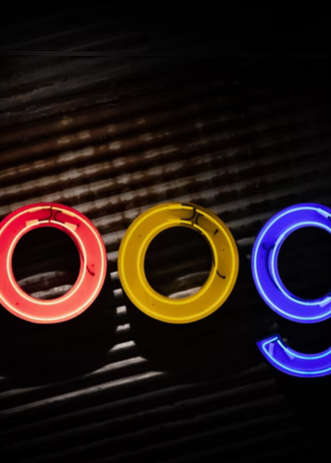 غوغل تحظر أشهر تطبيقاتها على الهواتف القديمة