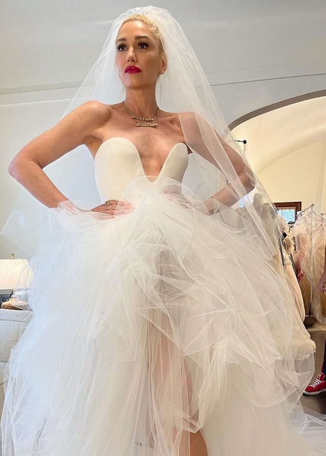 غوين ستيفاني تكشف كواليس اختيارها لفستان زفافها