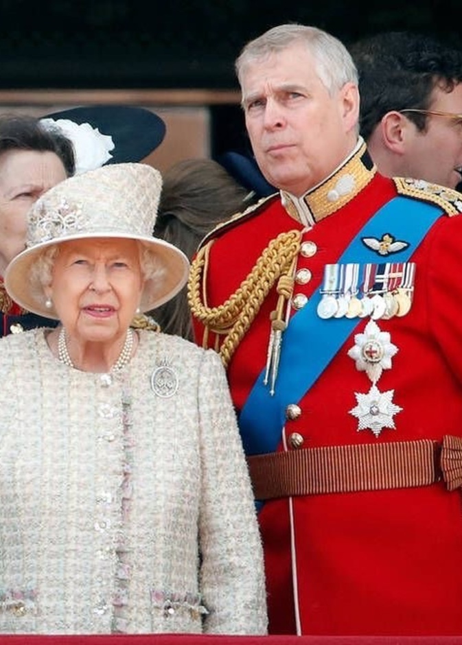 ملكة بريطانيا لن تعارض خطط إبعاد الأمير أندرو عن العمل العام