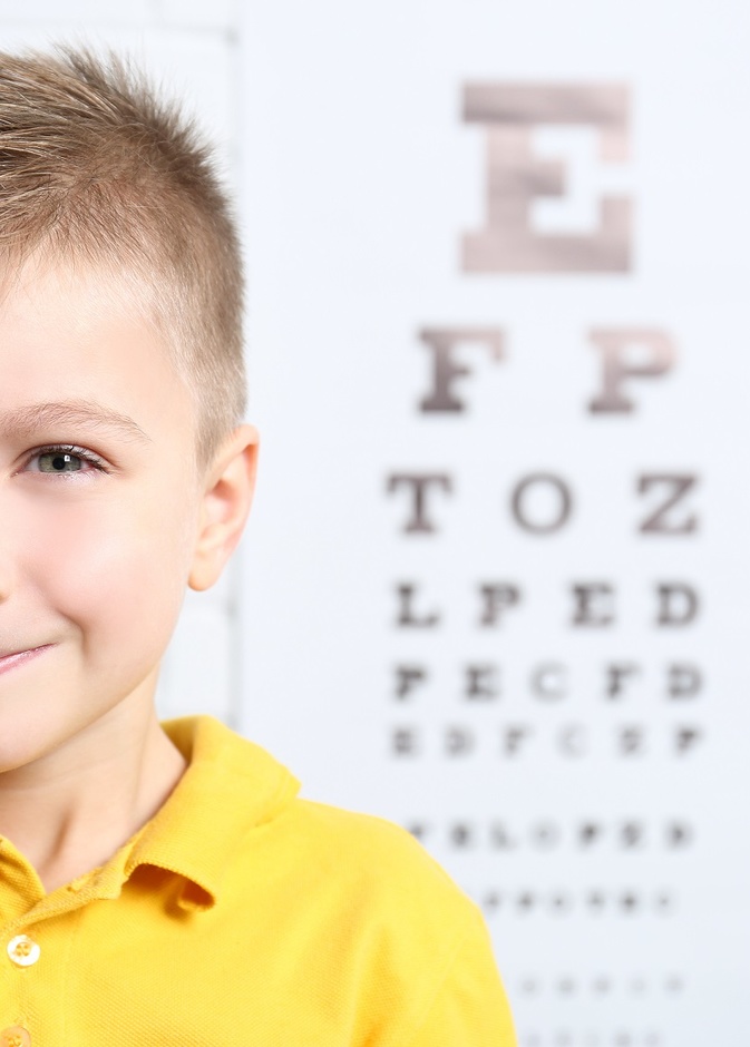 نصائح طبية للعناية بصحة عيون الأطفال