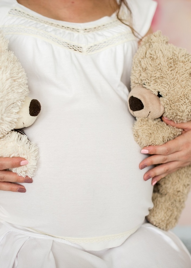 هل يمكن الحمل بتوأم في كيس واحد