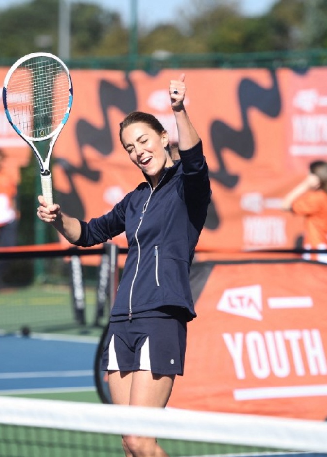 بملابس التنس.. كيت ميدلتون تلعب مع بطلة الولايات المتحدة المفتوحة للسيدات