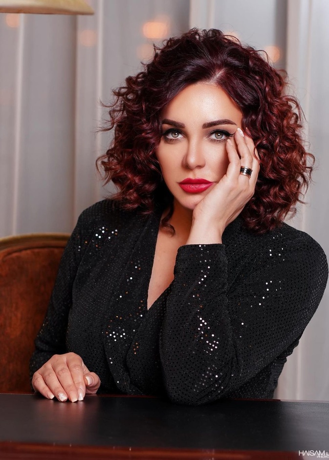 تسريحات شعر مميزة مستوحاة من إطلالات سلاف فواخرجي