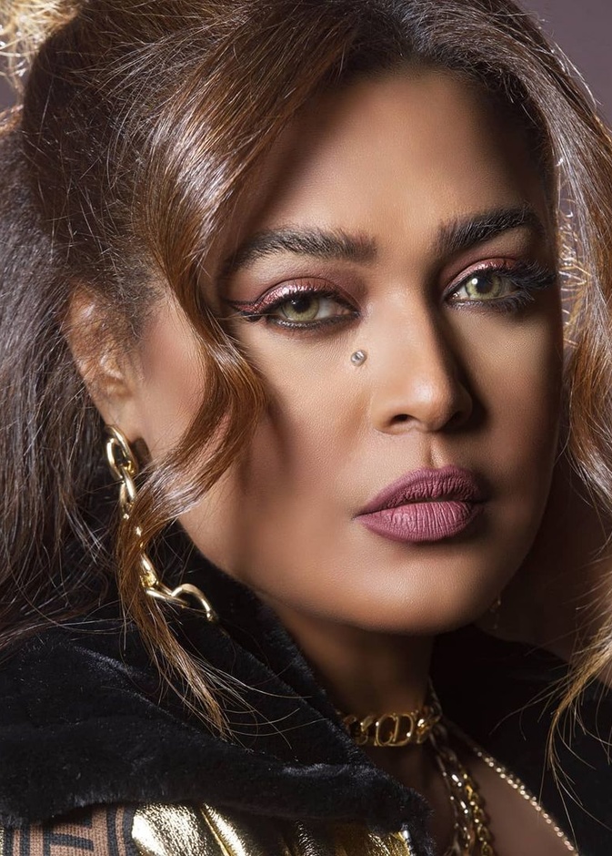 مكياج جذاب لصاحبات البشرة الداكنة من وحي الفنانة السعودية وعد