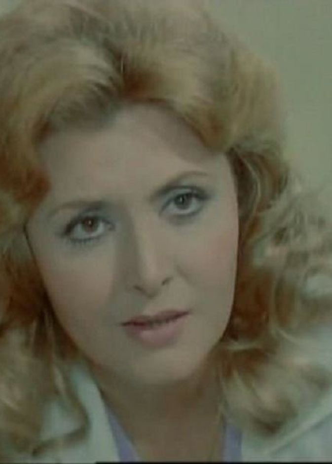 الفنانة ليلى طاهر في أحد أعمالها افنية