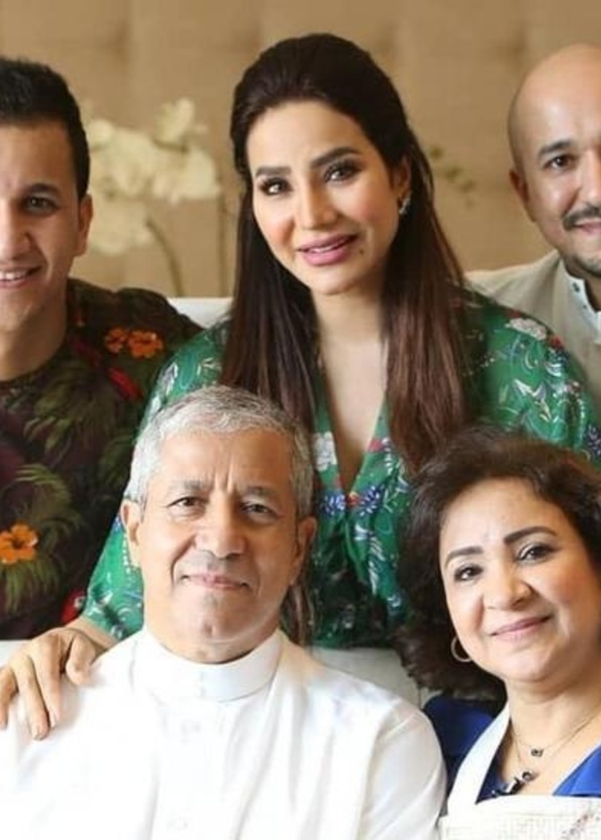 لجين عمران وعائلتها